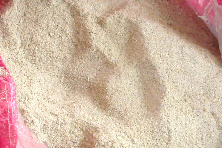 東鼎豆渣烘干機生產(chǎn)線的工藝參數(shù)和各設(shè)備技術(shù)參數(shù)及結(jié)構(gòu)的選取和設(shè)計是在經(jīng)過對豆渣物料的認真分析研究才得出。
