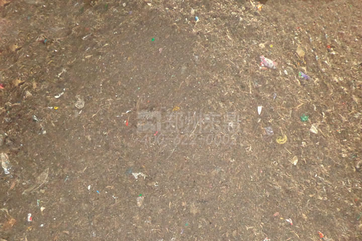 生活垃圾烘干機是鄭州東鼎針對人們日常生活過程中產生的垃圾固廢（其中包括樹枝、布料碎片、塑料、木塊、植物莖葉等）進行處理利用開發(fā)的一種專用烘干設備。